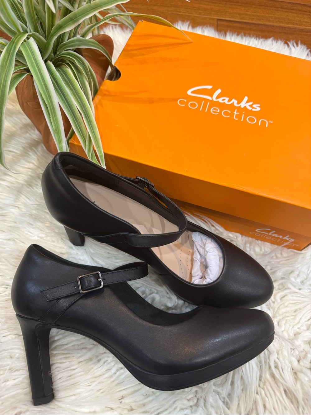 New🌿Clarks Black Mary Jane Heel Pumps with Buckle Strap